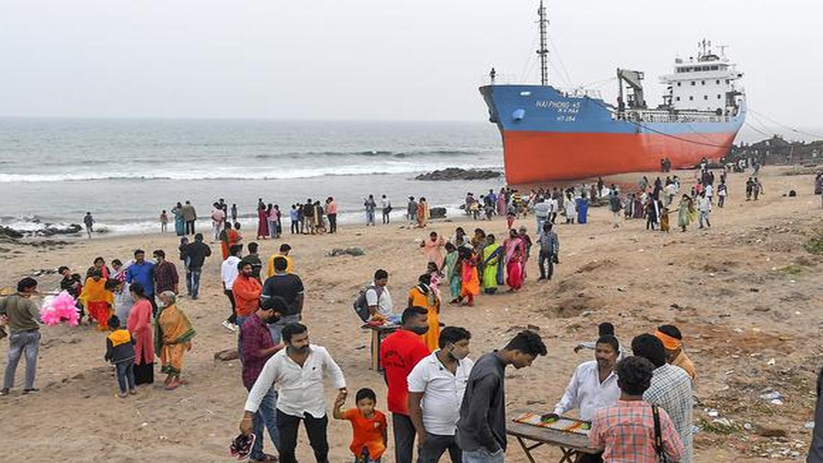 Despite spurt in COVID cases, people flock to tourist places in Vizag