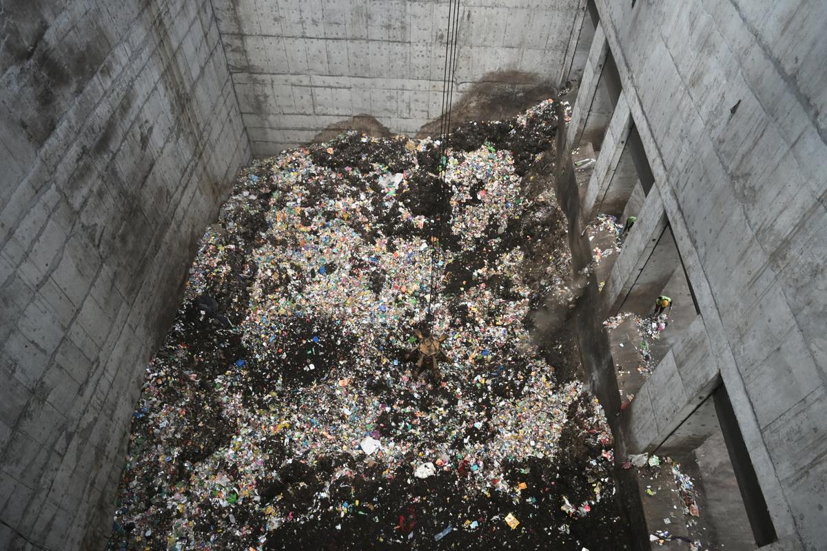 The KPCL officials say that they have been receiving not more than 400 metric tonnes of waste every day from the BBMP. Since the plant was commissioned in October 2024, it has run for a total of 115 days, and the gross generation has been 20.4636 Million Units (MU). If the plant had received the required quantity of 600 tonnes a day, then it could have generated 31 MU more power.