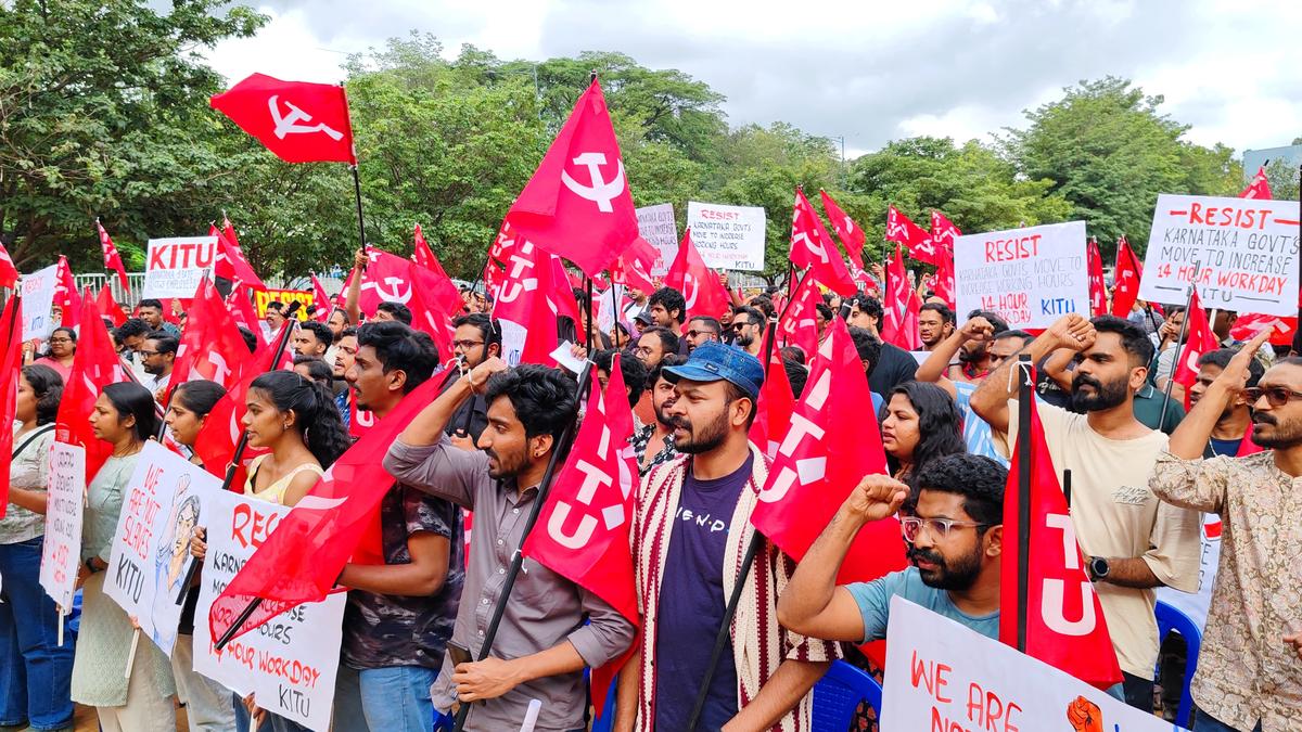 IT workers gather in large numbers to protest 14-hour workday proposal