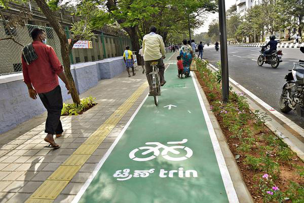 Cycle lane store