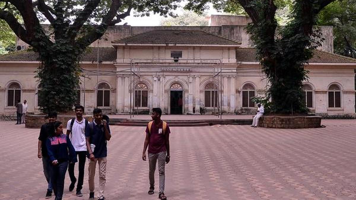 Split UVCE departments among rival claimants' - The Hindu