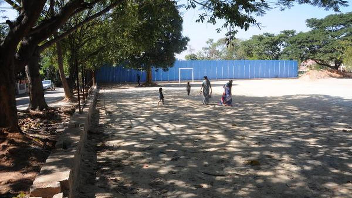 Tugofwar over plot in Jeevan Bima Nagar The Hindu