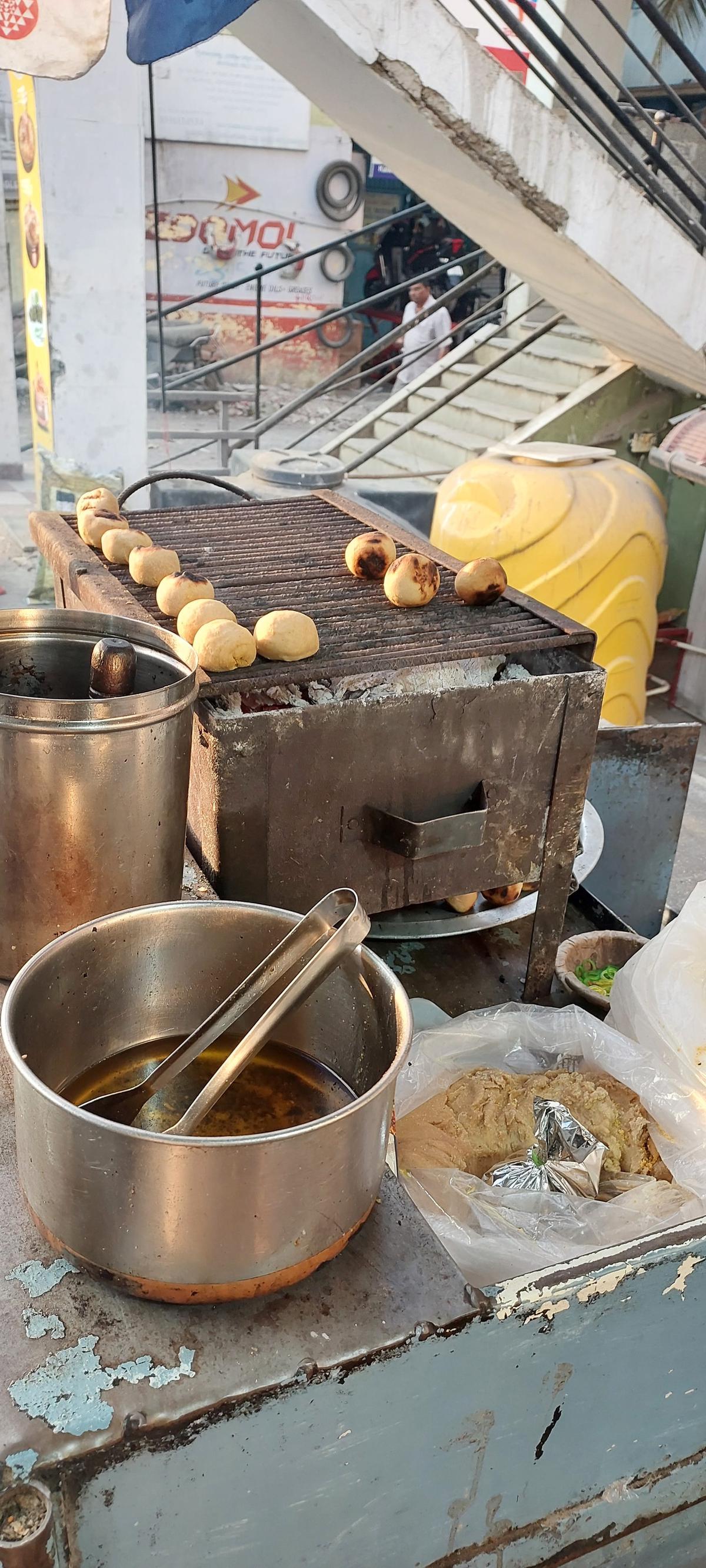 Making of litti chokha at Rampyari Chaiwala Netaji Bhajiawala on Sarjapur Road  