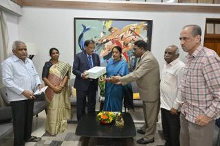 Karnataka CM Siddaramaiah hands over CA sites in Mysuru to government  departments - The Hindu