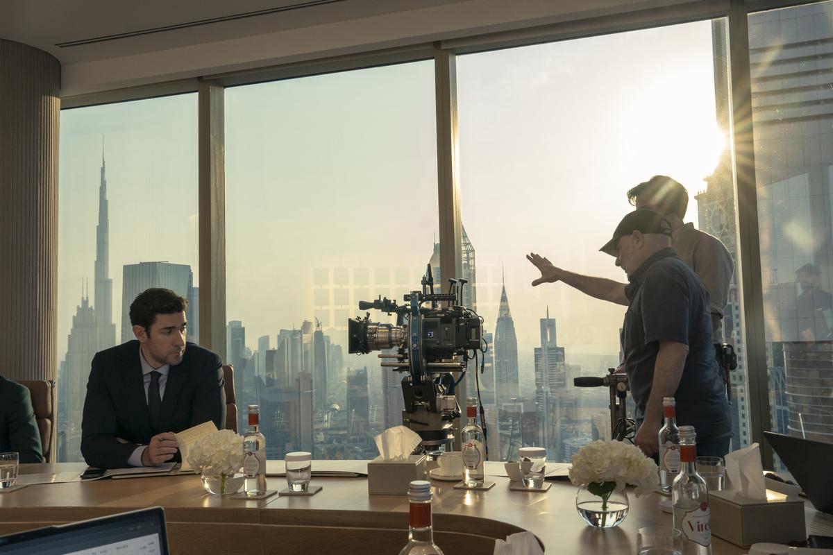 Andrew Bernstein dirige John Krasinski nos sets de ‘Jack Ryan: Ghost War’