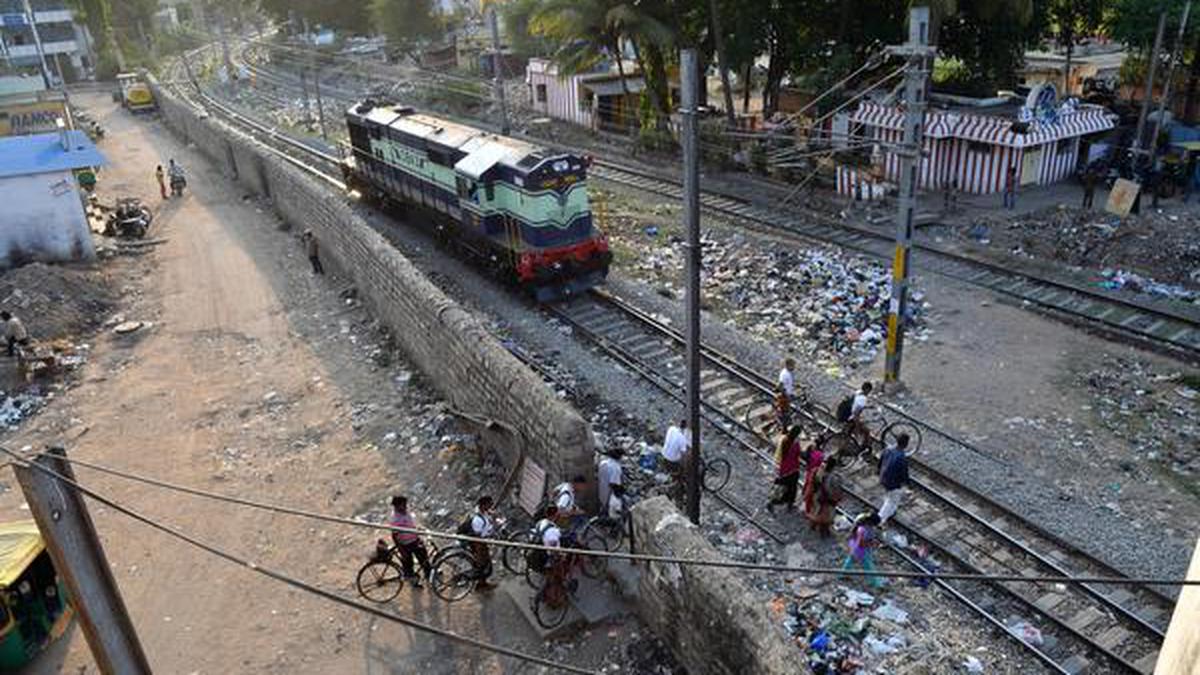 567 railway deaths in and around Bengaluru this year - The Hindu