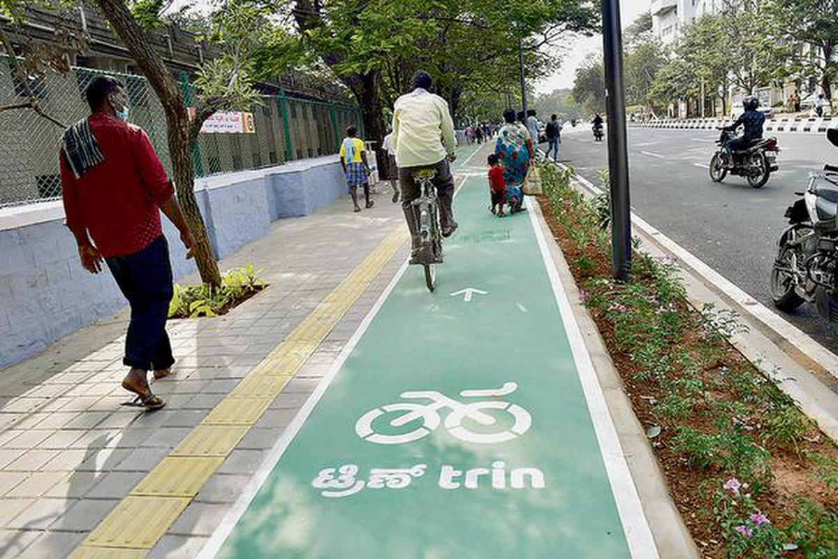 Walking cycle on online road