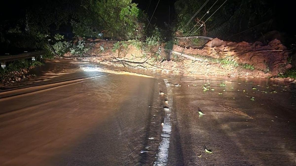 Bengaluru-Mangaluru highway blocked following landslip at Marenahalli on Shiradi Ghat