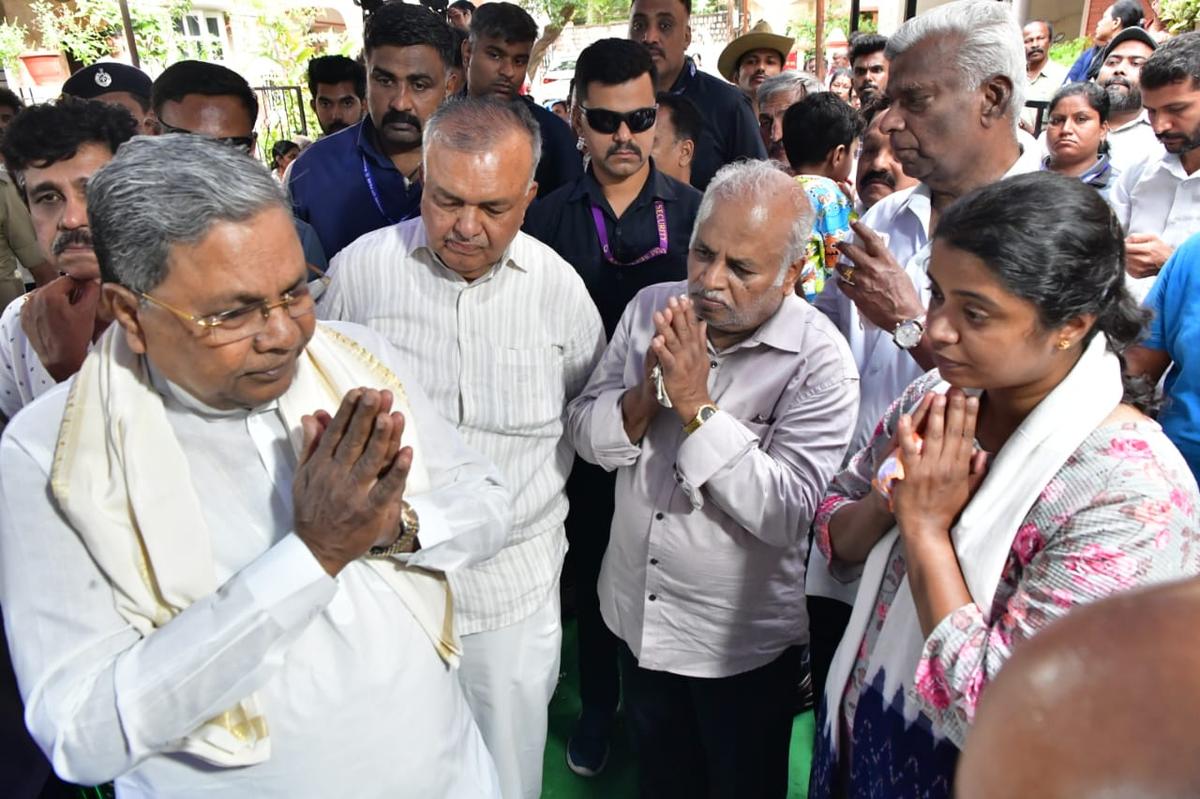 Karnataka Chief Minister Siddaramaiah was among those who paid their last respects to Bharat Bhushan who was killed in the terror attack at Pahalgam in Kashmir. The CM visited the residence of Bharat Bhushan at Mattikere in Bengaluru and spoke to the family of the deceased, on April 24, 2025. Karnataka Chief Minister Siddaramaiah was among those who paid their last respects to Bharat Bhushan who was killed in the terror attack at Pahalgam in Kashmir. The CM visited the residence of Bharat Bhushan at Mattikere in Bengaluru and spoke to the family of the deceased, on April 24, 2025.