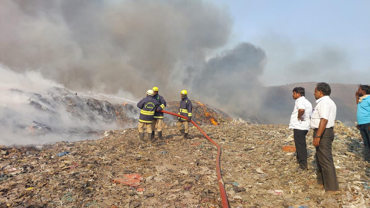 Fire rages at landfill in Vaniyambadi