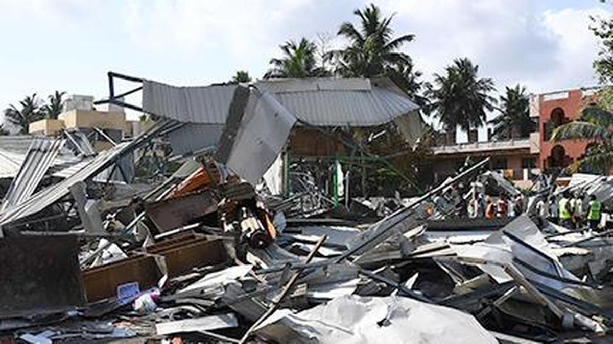 High Court order leads to demolition of eateries - The Hindu