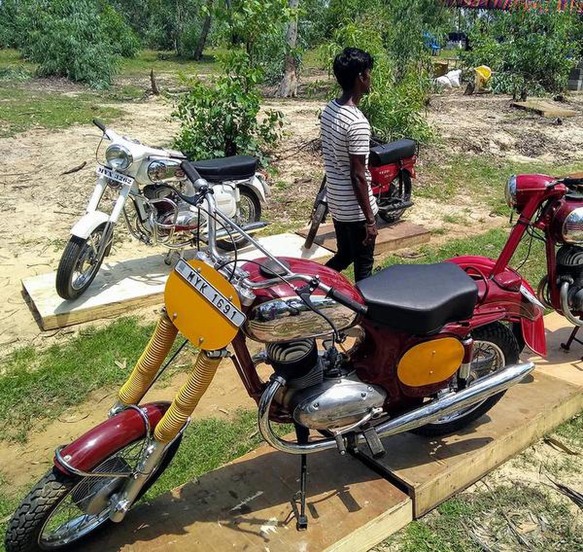 Olx yezdi and hot sale jawa bike sales