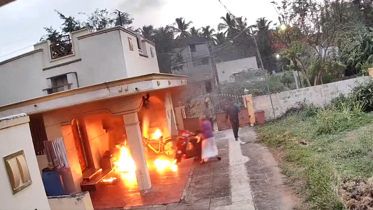 Bike-borne men hurl Molotov cocktails at girl’s house near Coimbatore