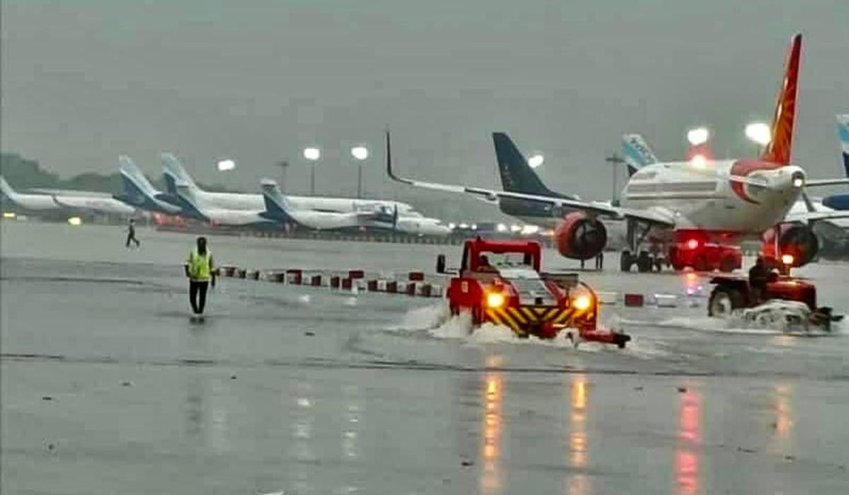 Chennai Rains Flights continue to take off and land at Chennai