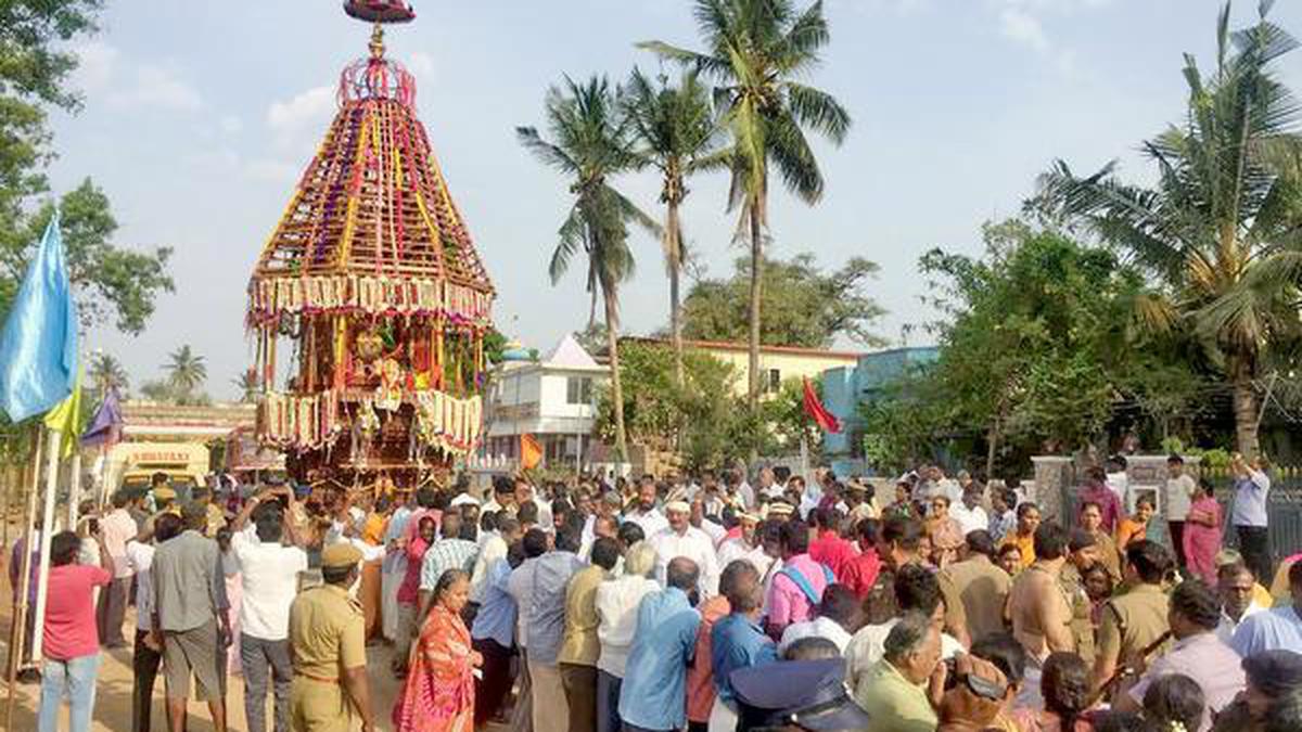 Residents of Madambakkam build temple car - The Hindu