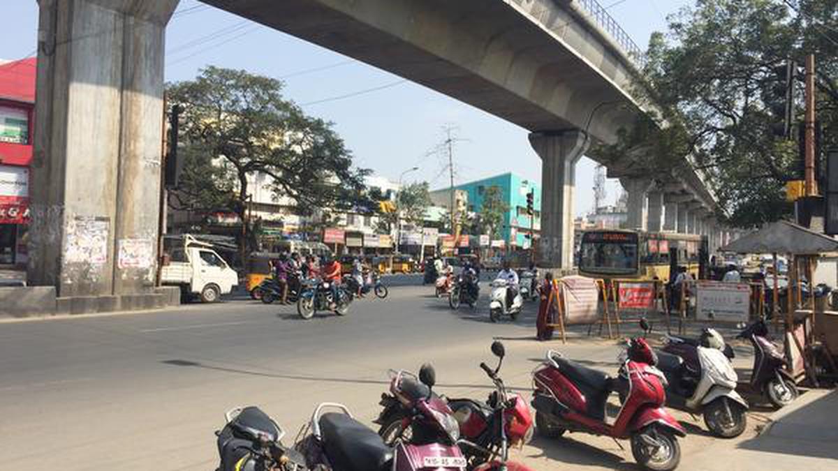 Nerkundran Pathai junction: A nightmare for pedestrians - The Hindu