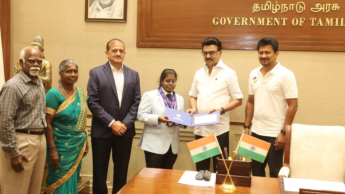 T.N. govt. gives ₹1 cr. to Chennai-based carrom champion after historic world cup win