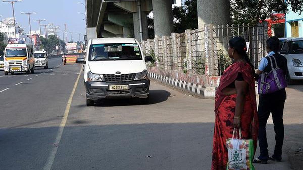 ‘Ensure all buses halt at MIT flyover bus stop’ - The Hindu