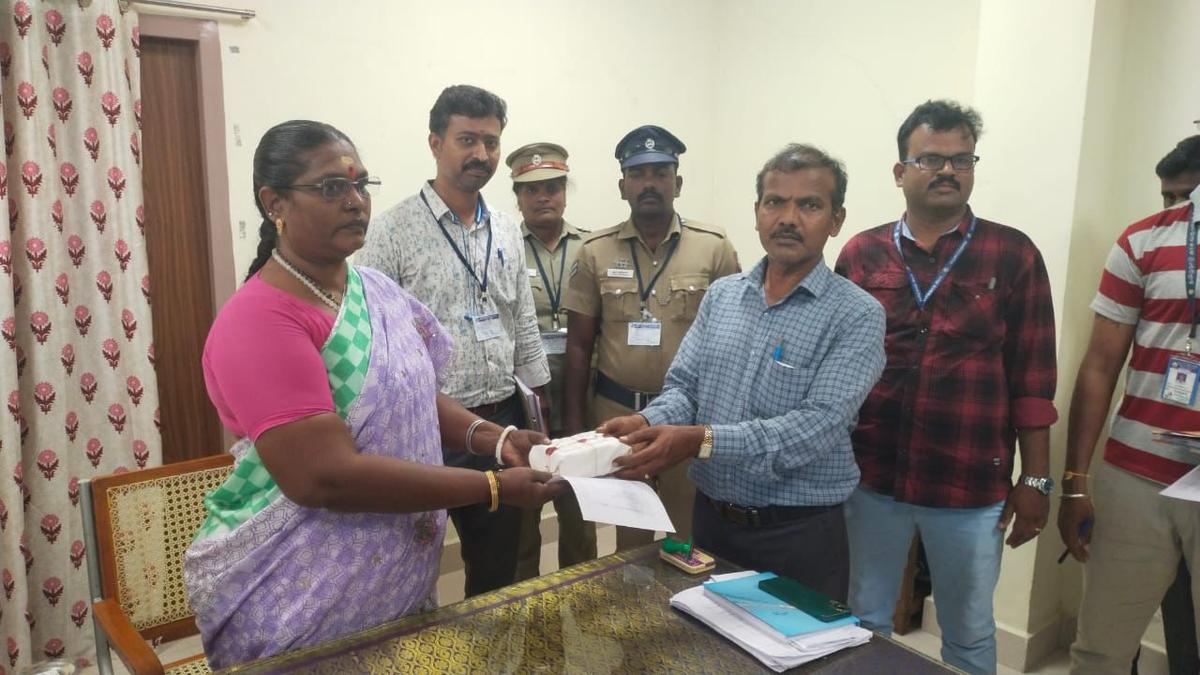 Unaccounted cash seized; cases filed for distributing money in Ranipet, Tirupattur