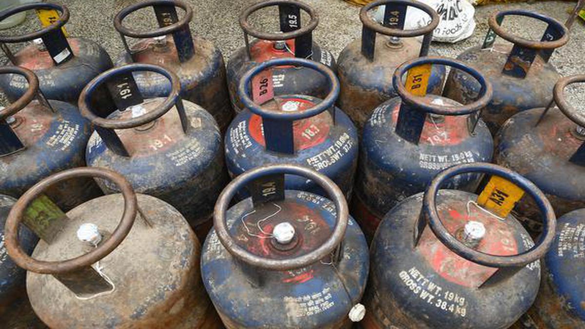 Fall in cooking gas price brings relief to hoteliers