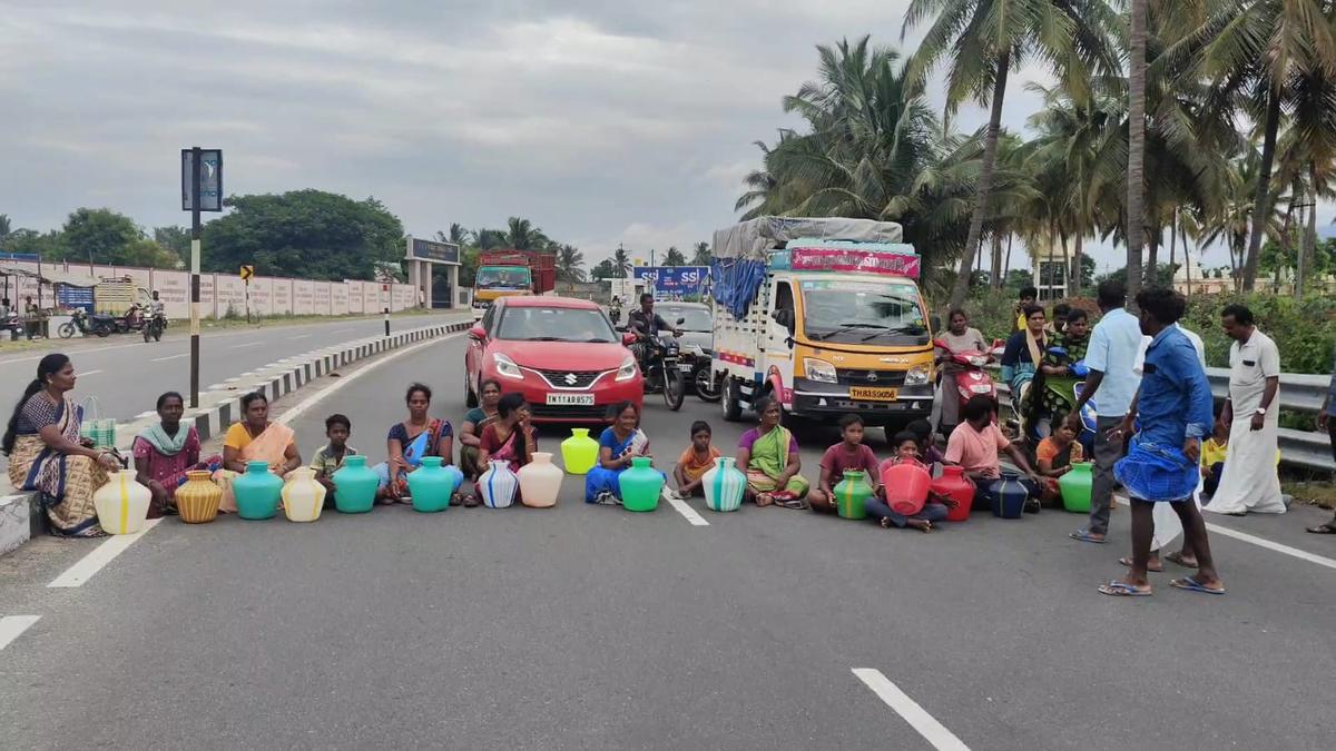 Residents stage protest on road seeking regular water supply