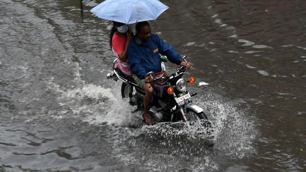 In pictures: Northeast monsoon announces its arrival to Chennai - The Hindu