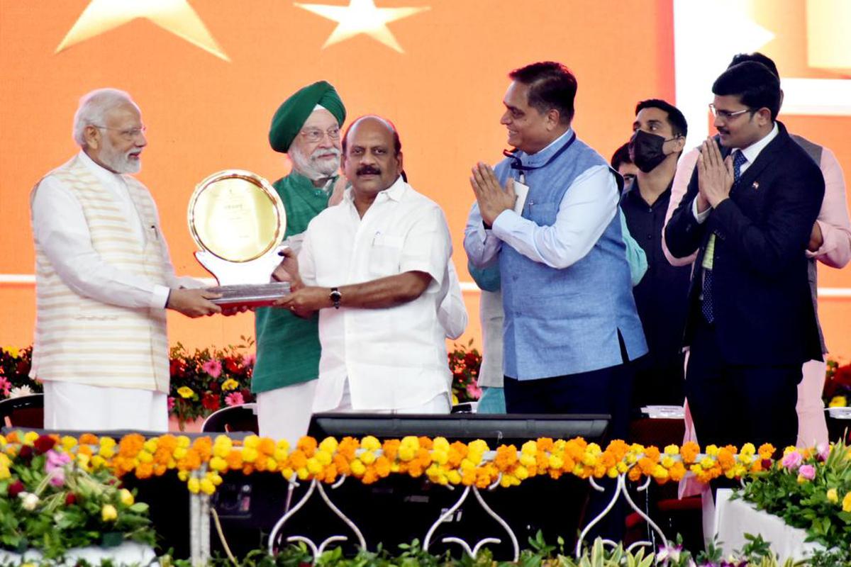 Tamil Nadu gets awards for implementing housing projects
