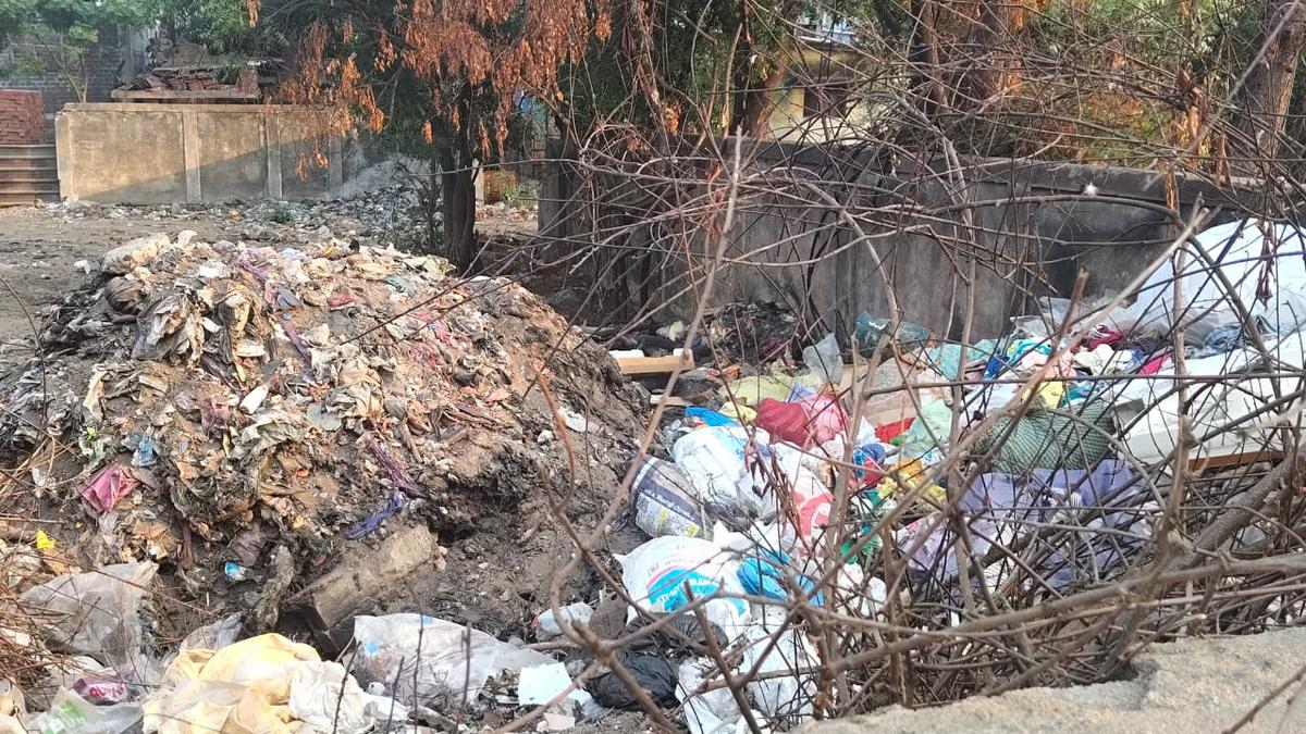 Open government land in MMDA Mathur turns into waste dumpyard