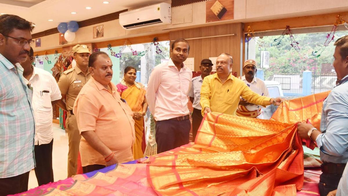 Deepavali discount sales inaugurated at Co-optex