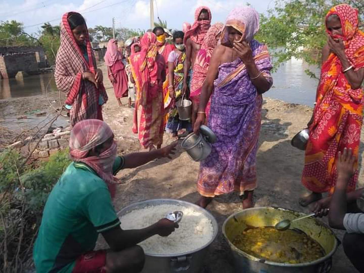 In addition providing food in community kitchens, Pather Pathik also aids in educating the children of “tiger widows”, women whose husbands died due to human-animal conflict, through school enrolment and skill-development workshops.
