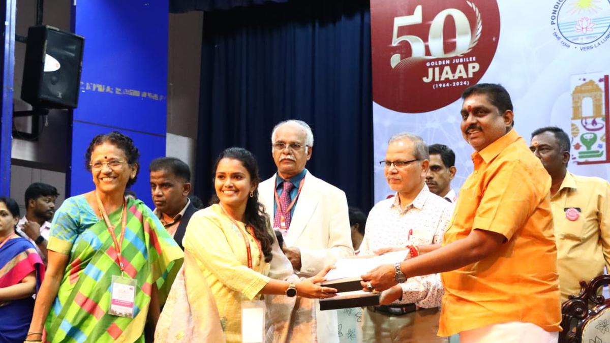Minister presents awards at IAAP meet