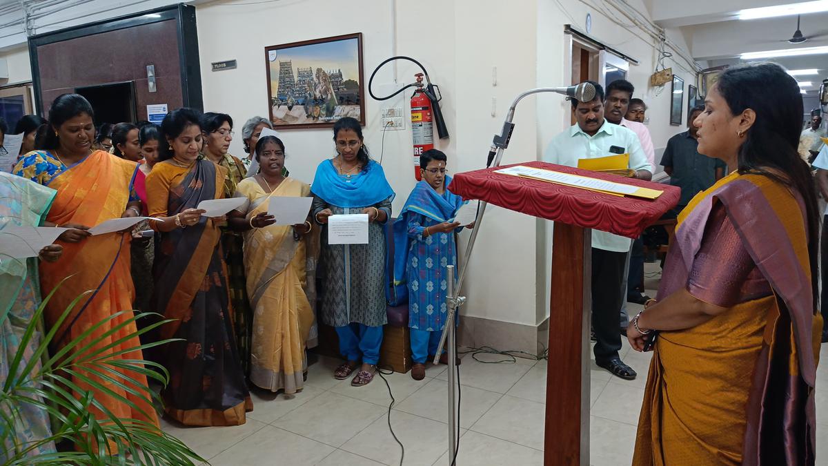 Muthamma administers pledge on Women’s Day