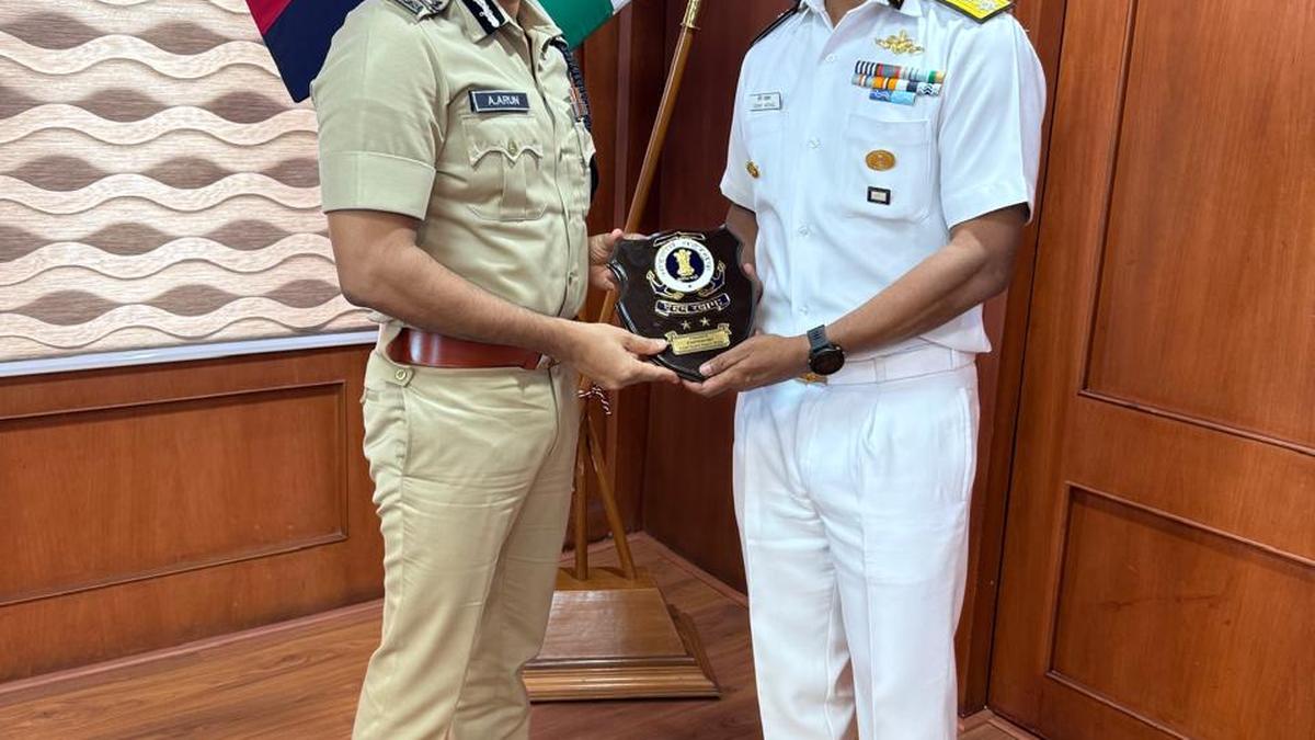 Coast Guard Commander (East) calls on City Police Commissioner 