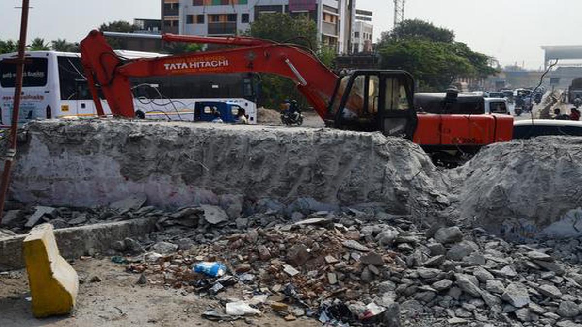 Ramp, part of the unfinished Chennai Port-Maduravoyal elevated corridor, removed on Poonamallee High Road