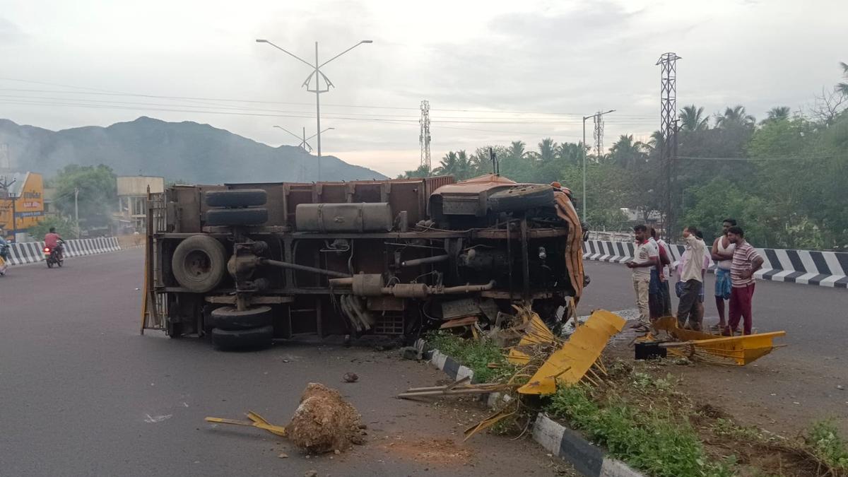 Four killed in three separate road accidents in Tirupattur - The Hindu