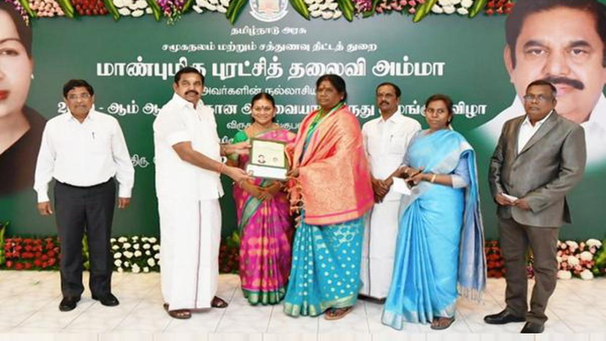 Avvaiyar award given to crematorium assistant - The Hindu