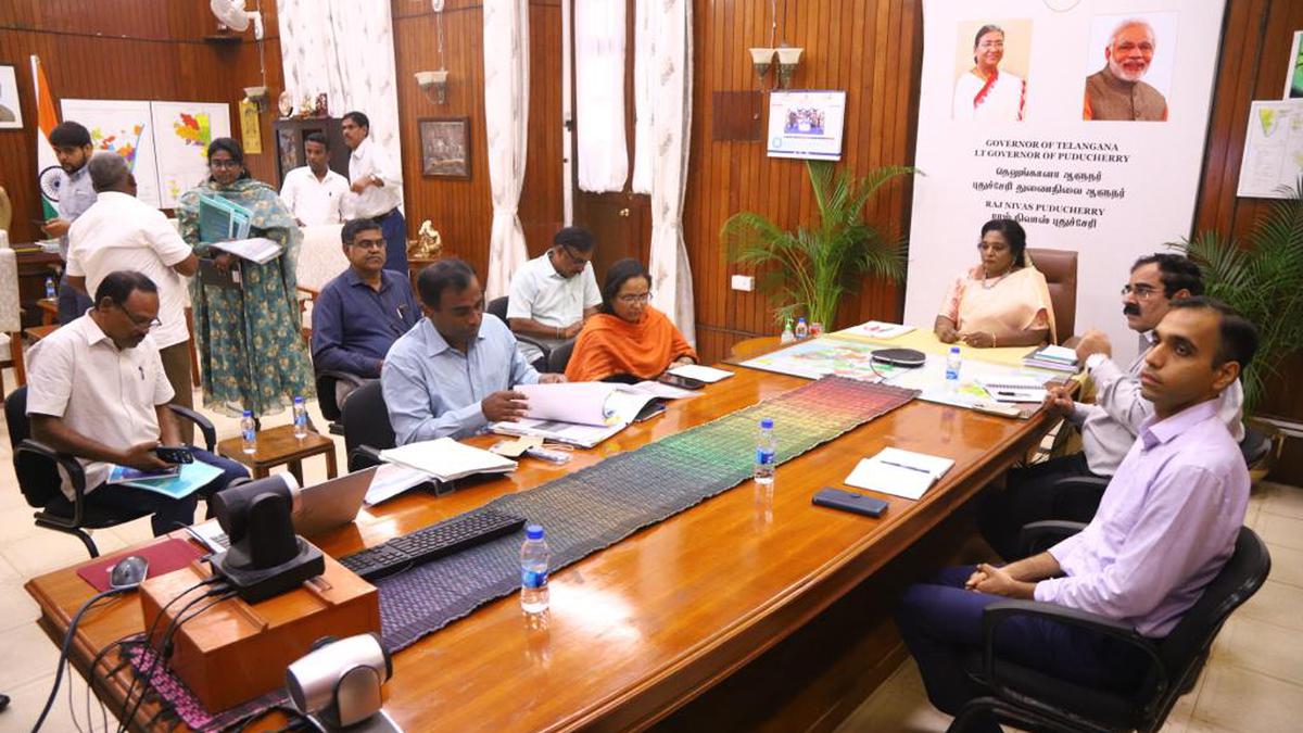 L-G chairs meeting to discuss tourism zone at Manapet