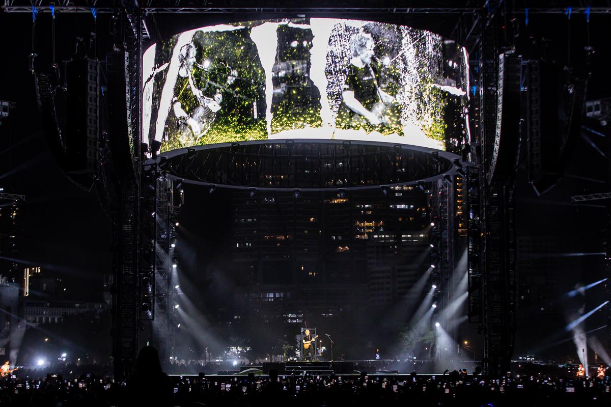 Ed Sheeran’s vivacious energy and a first-of-its-kind 360-degree circular, revolving stage and stadium-style setup ensured each member of the audience enjoyed an unparalleled view from any angle in the venue.