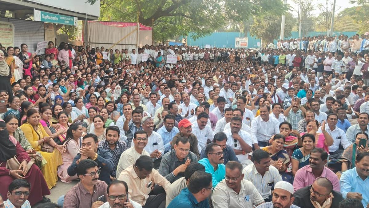 Maharashtra teachers hold Statewide strike over TET norms, Govt. resolution on student-teacher ratio