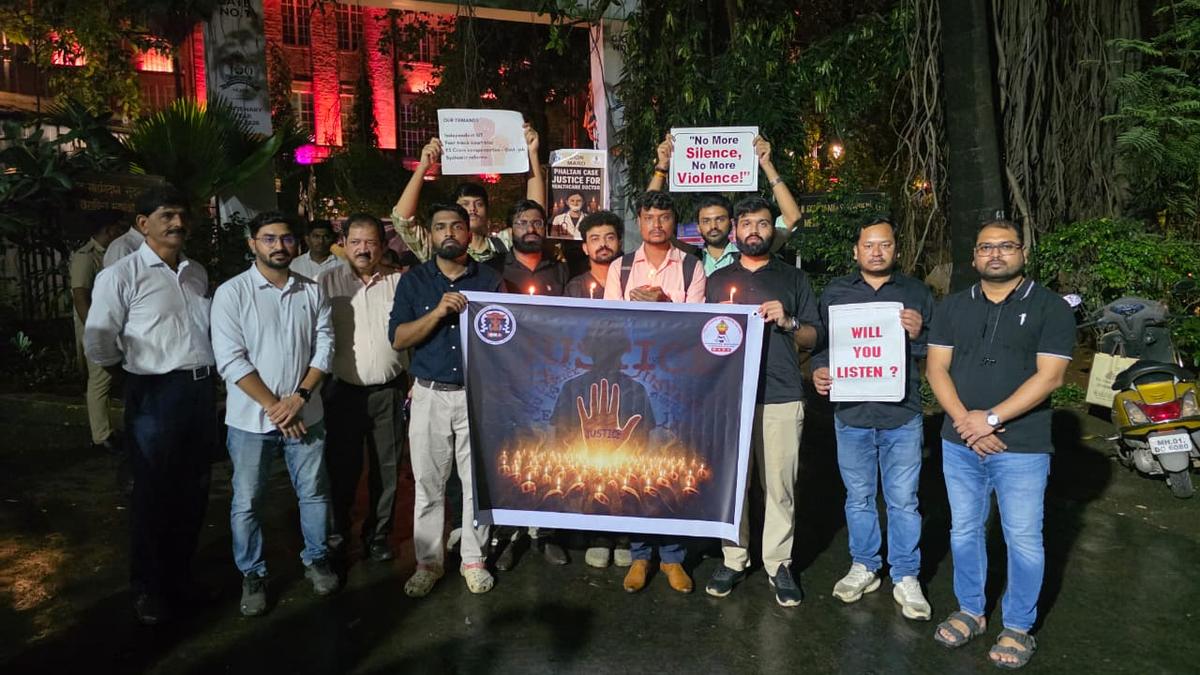 Maharashtra doctors stage protests demanding speedy probe into Phaltan suicide