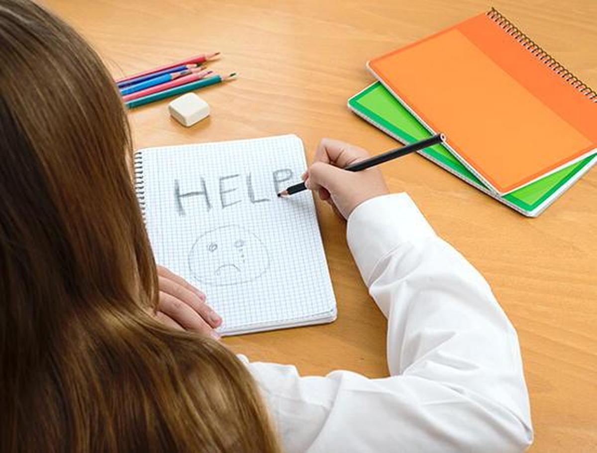 अधिक से अधिक बच्चे और किशोर अवसाद और आत्महत्या के विचार के प्रति संवेदनशील हैं