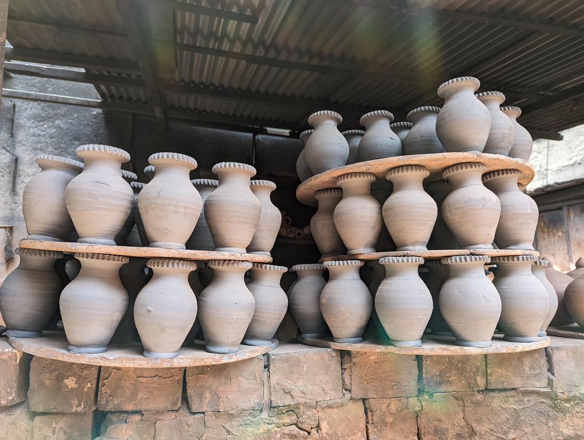 Flower pots kept for drying. 