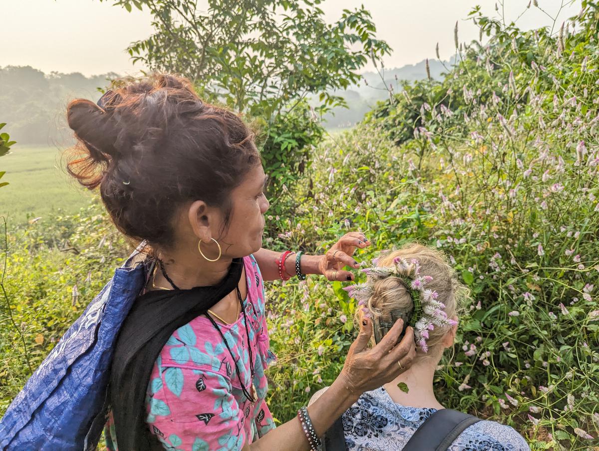 Vanita tai plucks some kurdu flowers and makes a beautiful tiara for a participant.