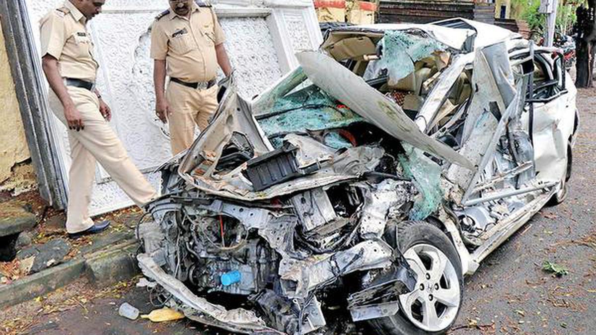 Two killed, three injured in Mulund accident - The Hindu