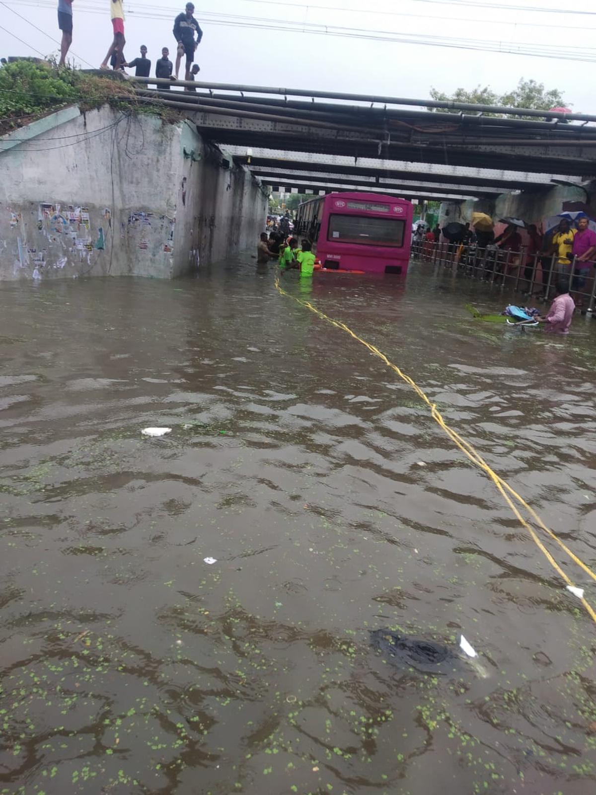 28 rescued from MTC bus stuck in waterlogged subway in Vyasarpadi