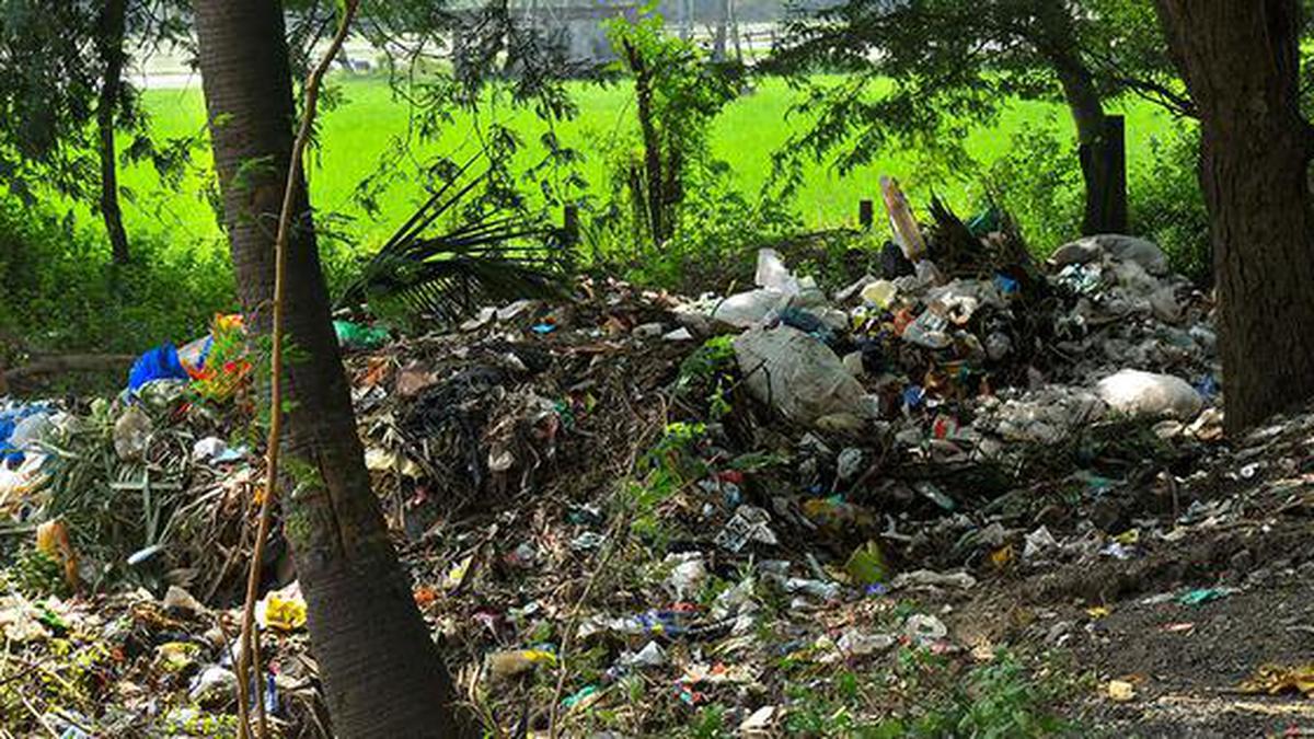 Uchimedu Tank Bund Association raises plea to stop dumping waste