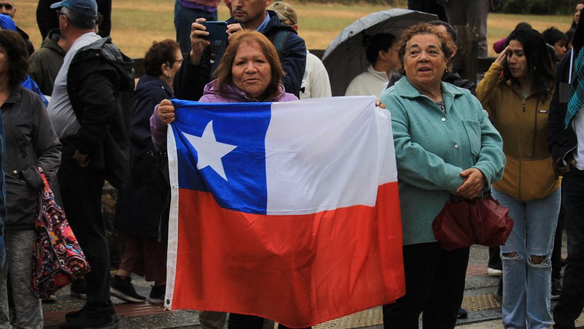 Former Chilean President Sebastián Piñera dies in helicopter accident