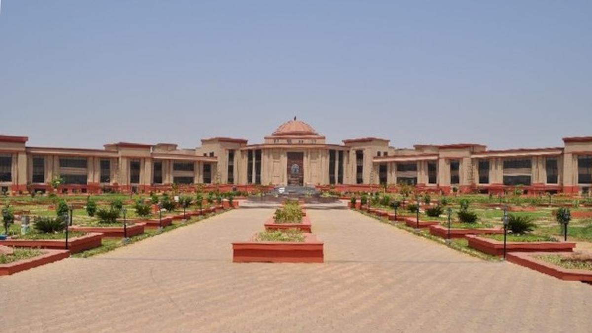 https://th-i.thgim.com/public/news/international/1qahkv/article70174155.ece/alternates/LANDSCAPE_1200/ChhattisgarhHC.JPG