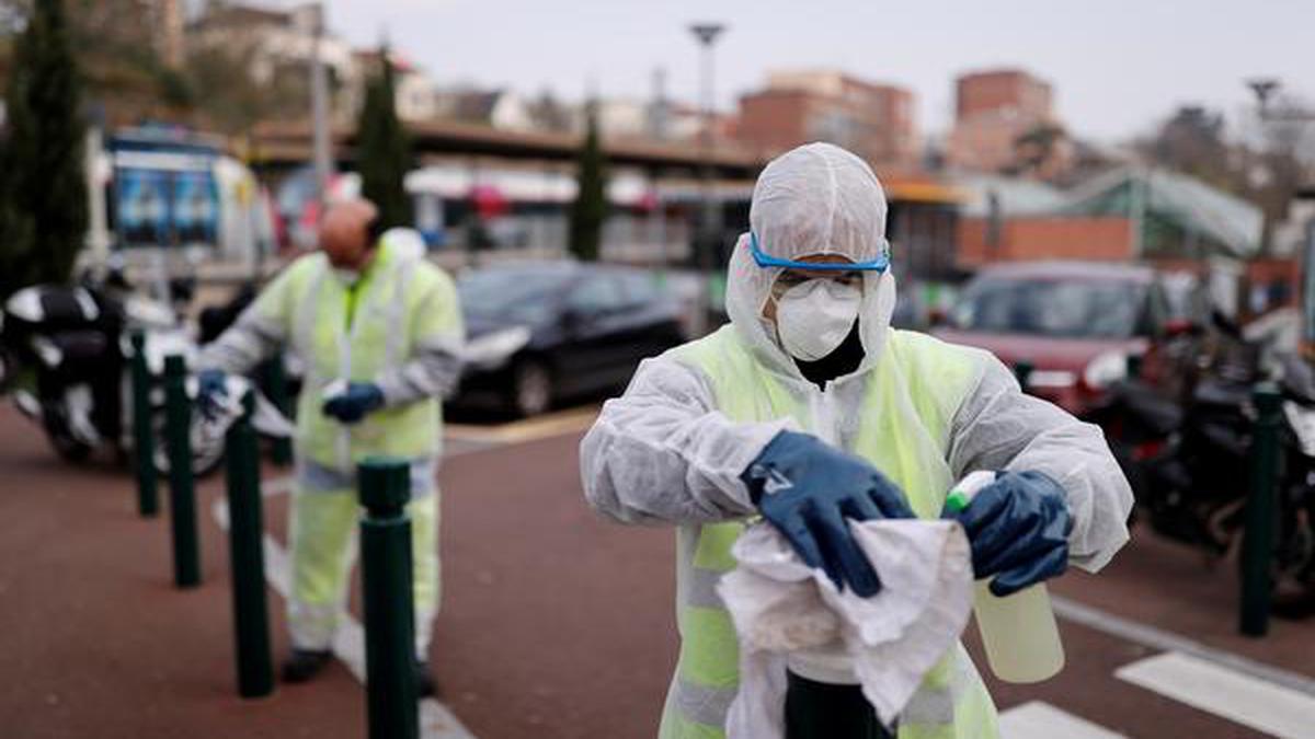 French coronavirus death toll close to 22,000, says health ministry