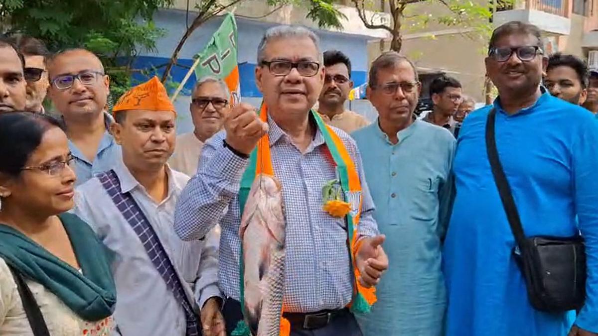 BJP promotes fish in West Bengal, tries to distance from vegetarianism
